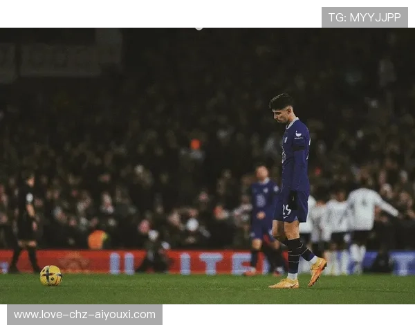 切尔西哈弗茨造点后点球主罚稳稳命中，展现顶级球技与心态